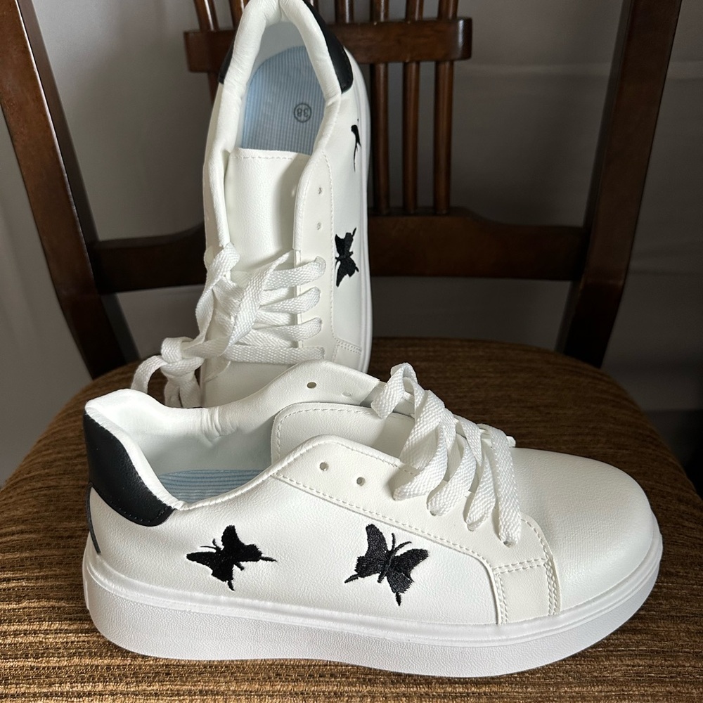Sneakers white with black butterfly size 8 never worn